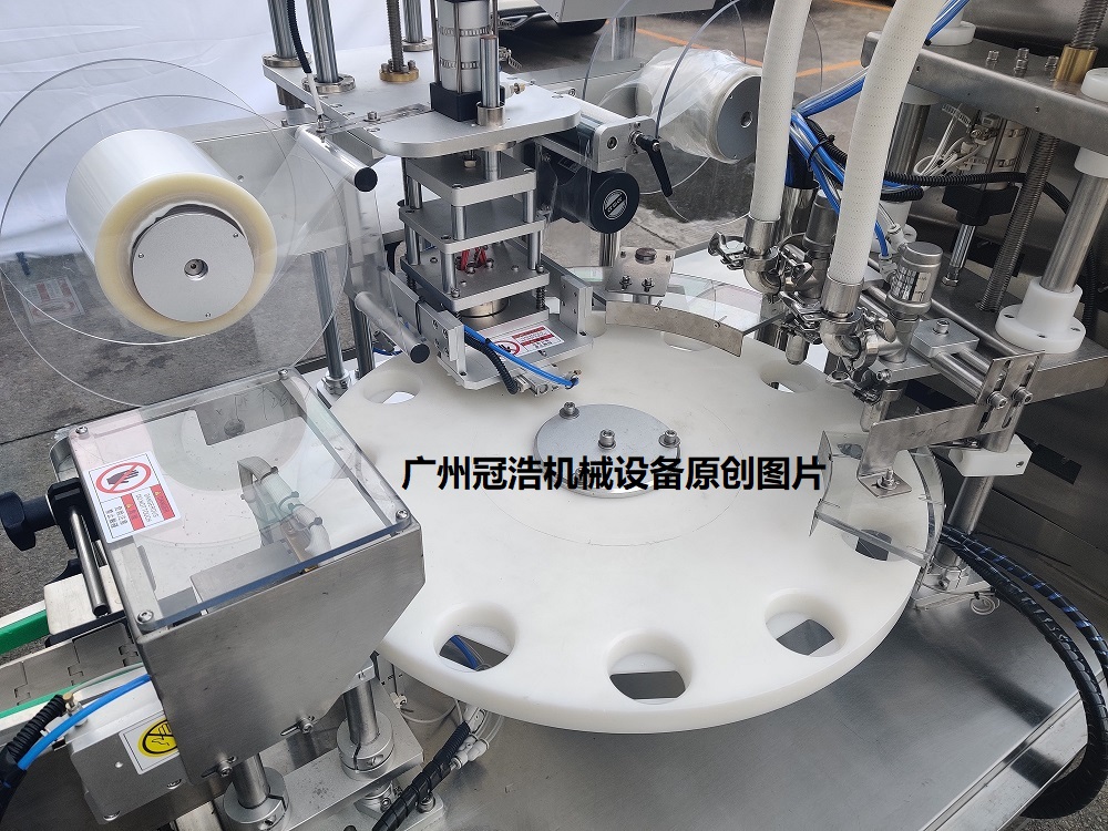 灌装旋盖一体机